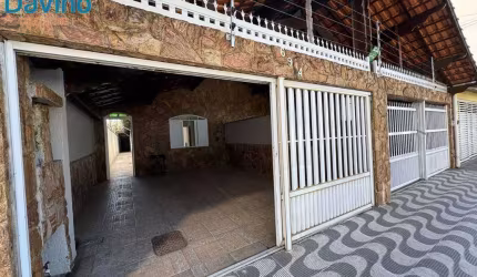 699mil - Linda casa na praia da vila guilhermina - térrea -  com 3 dormitórios, quintal com churrasqueira