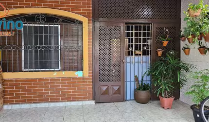 680 mil - Casa térrea com edícula, área gourmet, 400 metros da Praia da Guilhermina, Praia Grande.