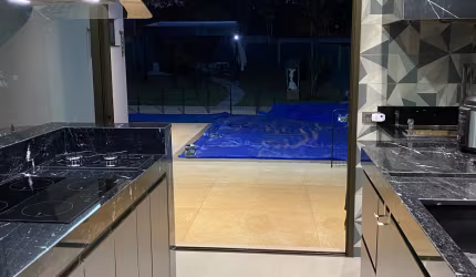 Casa moderna em condomínio à venda (3 suítes)