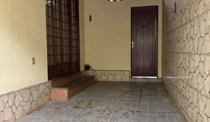 Casa com 4 Quarto(s) e 2 banheiro(s) para Alugar, 220 m² por R$ 2700 / Mês