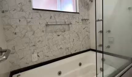 Casa com 4 Quarto(s) e 3 banheiro(s) para Alugar, 315 m² por R$ 3500 / Mês