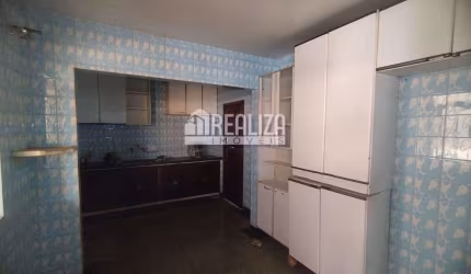 Casa com 5 Quarto(s) e 2 banheiro(s) para Alugar, 150 m² por R$ 3089 / Mês