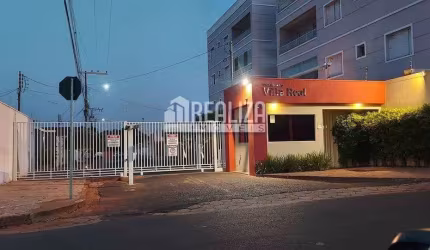 Casa com 3 Quarto(s) e 2 banheiro(s) para Alugar, 244 m² por R$ 4335 / Mês