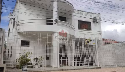 Casa com 4 Quarto(s) e 4 banheiro(s) para Alugar, 200 m² por R$ 3000 / Mês