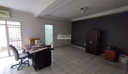 Casa com 3 Quarto(s) e 3 banheiro(s) para Alugar, 0 m² por R$ 3703 / Mês
