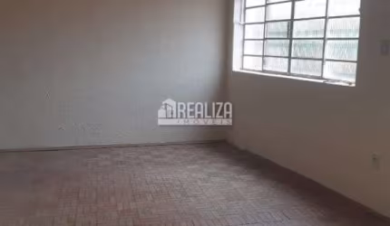 Apartamento com 3 Quarto(s) e 3 banheiro(s) para Alugar, 85 m² por R$ 1610 / Mês