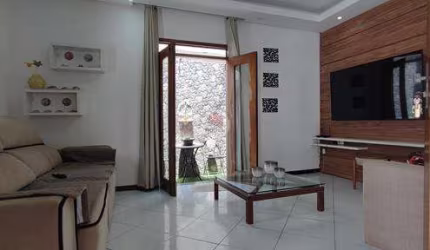 Casa com 5 Quarto(s) e 2 banheiro(s) para Alugar, 300 m² por R$ 2500 / Mês