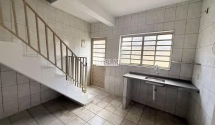 Casa com 2 Quarto(s) e 2 banheiro(s) para Alugar, 80 m² por R$ 1000 / Mês