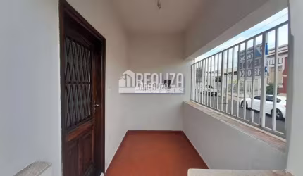 Casa com 3 Quarto(s) e 2 banheiro(s) para Alugar, 0 m² por R$ 1450 / Mês