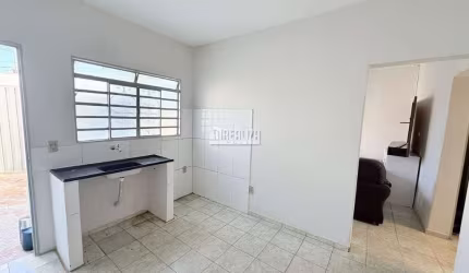 Casa com 1 Quarto(s) e 1 banheiro(s) para Alugar, 80 m² por R$ 1200 / Mês