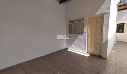 Casa com 1 Quarto(s) e 1 banheiro(s) para Alugar, 60 m² por R$ 1000 / Mês