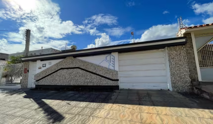 Casa com 5 quartos à venda na Arthur Seixas, 447, Candeias, Vitória da Conquista por R$ 1.900.000