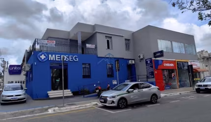 Sala comercial com 1 sala para alugar na Joaquim Correira, 15, Centro, Vitória da Conquista por R$ 900