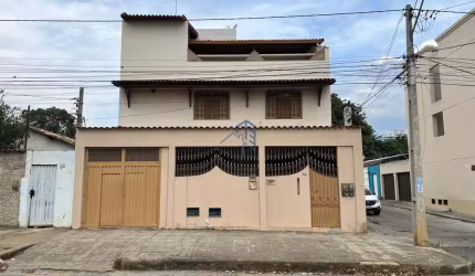 Apartamento com 4 quartos para alugar na Franklin Ferraz, 64, Candeias, Vitória da Conquista por R$ 2.600