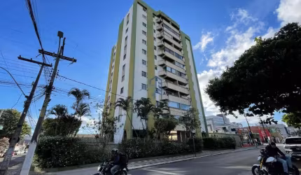 Apartamento com 2 quartos para alugar na Orlando Leite, 560, Recreio, Vitória da Conquista por R$ 2.000