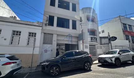 Apartamento com 2 quartos para alugar na Sete de Setembro, 154, Centro, Vitória da Conquista por R$ 1.200