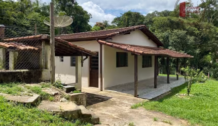 Chácara com 3.400m²  contendo casa com 2 suítes cas