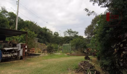 Chácara com 3 dormitórios à venda, 10200 m² por R$ 1.100.000,00 - Parque Varanguera - São Roque/SP