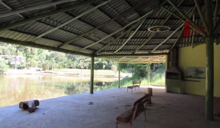 Sítio em São Roque com Lago.