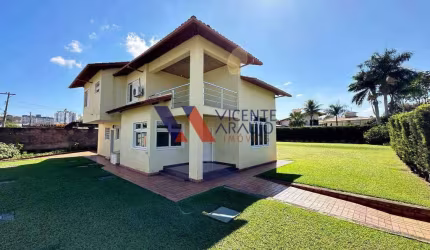 Casa de 4 quartos em lote de 900m² a venda, bairro Ingá em Betim.