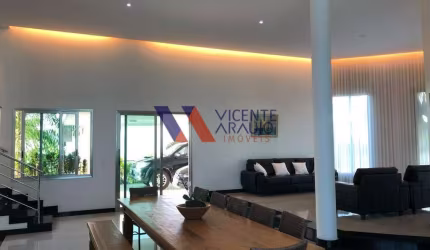 Uma casa linda, espaçosa e no melhor condomínio!