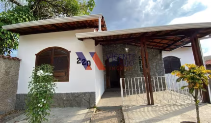 Aluguel de casa no bairro Brasileia com muito espaço interno e externo.