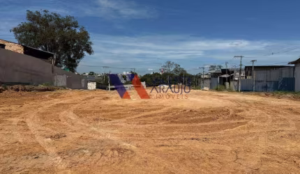 Área de 2500m² de esquina, a poucos metros da BR 381, com doca pronta, para Locação ou BTS