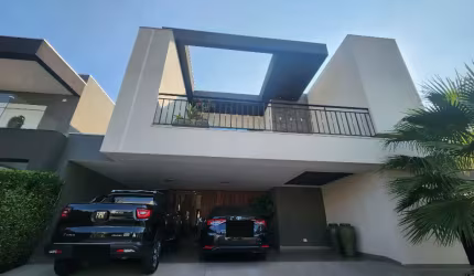 Sobrado Diferenciado no Damha IV com varanda