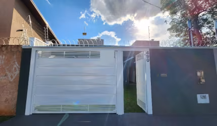 Casa nova no Rita Vieira com três dormitórios, sendo duas suítes