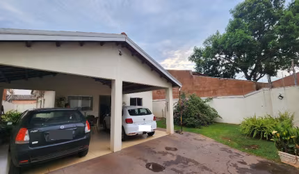 Casa térrea no Bairro Santa Luzia com 450,00m² de terreno