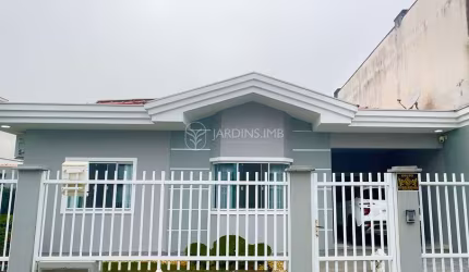 CASA PLANA COM 3 DORMITÓRIOS