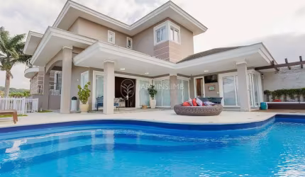CASA COM 3 SUÍTES E PISCINA NO GLO´RIA
