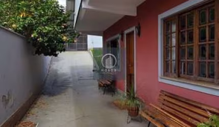 Raridade, casa à venda na Várzea, independente e plana.