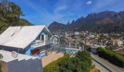Casa Padrão para Venda em Fazendinha Teresópolis-RJ