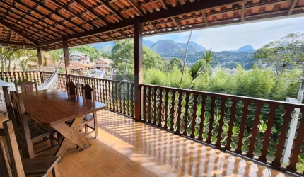 Casa Padrão para Venda e Aluguel em Fazendinha Teresópolis-RJ