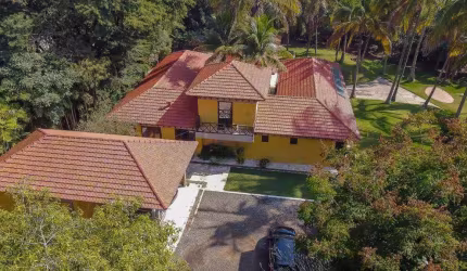 Casa em condomínio de alto padrão em terreno de 5.500 m&#178;