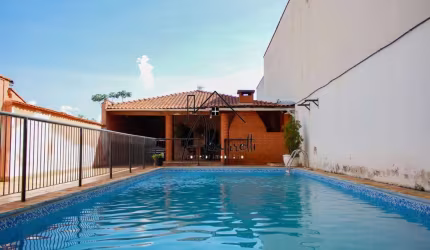Casa com 210 m&#178;, 4 dormitórios 1 suite, 5 vagas