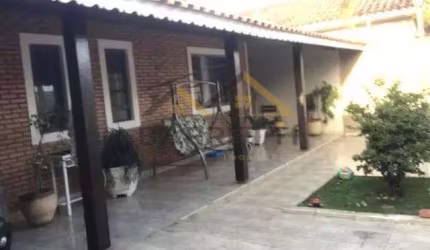Casa 170 m2 área &#250;til e 200 m2 terreno 2 dormitórios,1 suíte, 3 vagas.