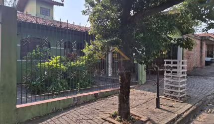Casa a venda - 3 dormitórios - 2 vagas - Vila Industrial
