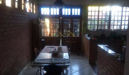 Sobrado &#224; venda com 211,91m&#178; de construção, 4 quartos (sendo 1 suíte) e 3 vagas de garagem, no bairro Vila Monteiro