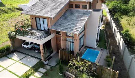 Sobrado &#224; venda no Condomínio Soleil, com 360m&#178;, 4 quartos, 3 banheiros, piscina e 4 vagas de garagem