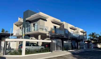 Sobrado com 3 dormitórios à venda, 114 m² por R$ 650.000,00 - Barra do Saí - Itapoá/SC