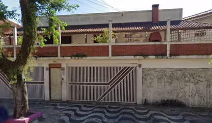 Casa no Litoral com 411 m² - Vila Matias - Santos - SP