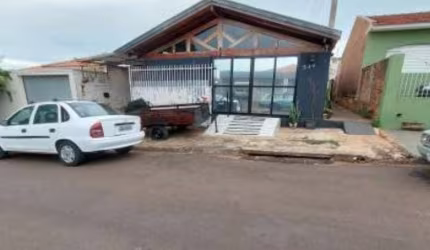 Casas com 343 m² (área total construída) - Vila Oitenta - Santa Cruz do Rio Pardo - SP
