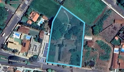Casa em Área de 4.723 m² - Centro - Colina - SP