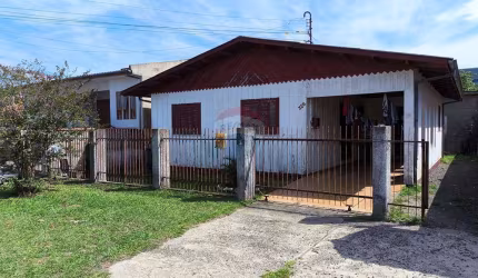 Casa Aconchegante no Mato Alto: 3 Dorms, 120m²