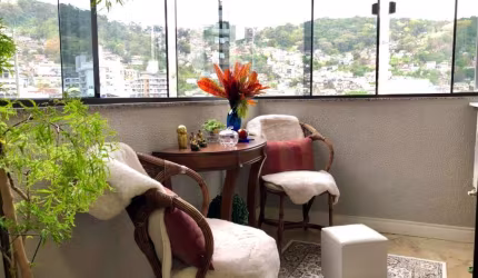 Apartamento pronto pra morar! Com 3 suítes à venda no Centro de Florianópolis/SC