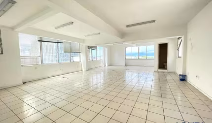 Oportunidade! Edifício comercial à venda no Centro de Florianópolis/SC.