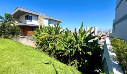 Terreno à VENDA em condomínio de alto padrão no Estreito em Florianópolis/SC.