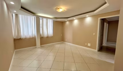 Apartamento à venda com 3 dormitórios sendo 1 suíte no Centro de Florianópolis/SC.